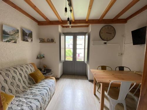 Studio confortable 4 pers. avec mezzanine et balcon au centre de Cauterets - FR-1-812-112