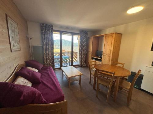 Bel Appartement 2 Pièces au Calme avec Parking et Équipements Complets - FR-1-593-123