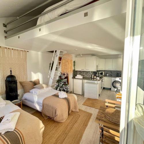 Fotografie z fotogalerie ubytování Sunrise Beachfront Studio with Mezzanine v destinaci Gibraltar