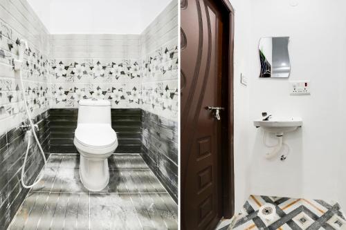a bathroom with a toilet and a sink at Hotel O LAHARI LUXURY ROOMS in Warangal