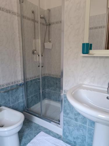 Bilik mandi di B&B Bellavista Gerace