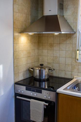 Una cocina o zona de cocina en Triangle Park A2