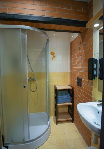 a bathroom with a shower and a sink at Homey Apartment at Tartu Woody Karlova & FREE parking 2 in Tartu