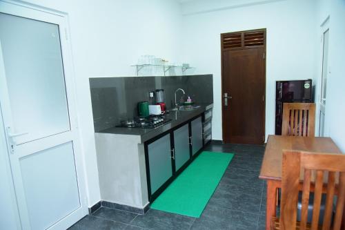 Dapur atau dapur kecil di Di Sicuro Tourist Inn