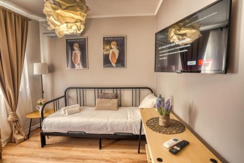 Postel nebo postele na pokoji v ubytování Lily's Studio 4 by Bulgarentals - Central Sofia