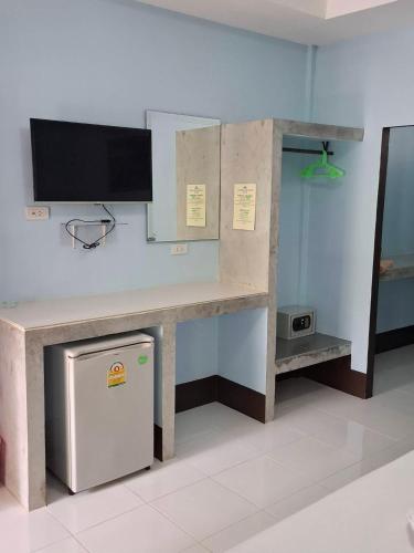 a room with a desk with a television on it at Lanta Salamat House in Ko Lanta