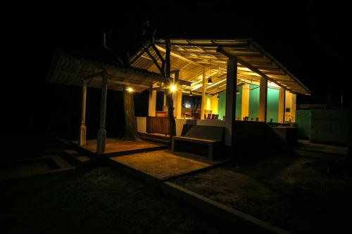a night view of a bus stop in the dark at Green Waters Resort by Aradhana Leisure in Embilipitiya