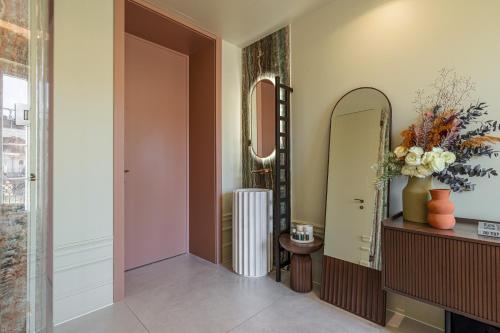 a hallway with a dressing room with a mirror at Naomi Nice in Nice