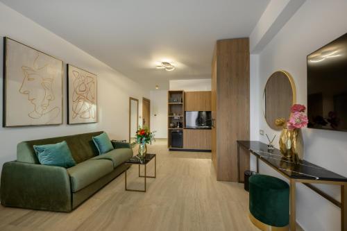 Kuchyň nebo kuchyňský kout v ubytování Cens Bronze Luxury Suites