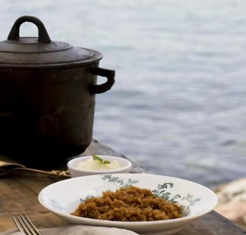 a bowl of food on a table next to a pot at Cabo de Palos apartamento vacacional in Cabo de Palos