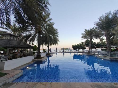 Πισίνα στο ή κοντά στο 2 Bedroom beach front apartment