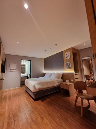Postel nebo postele na pokoji v ubytování Moonstar Cebu Hotel