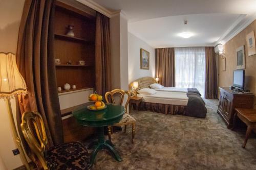 Postel nebo postele na pokoji v ubytování Meg-Lozenetz Hotel
