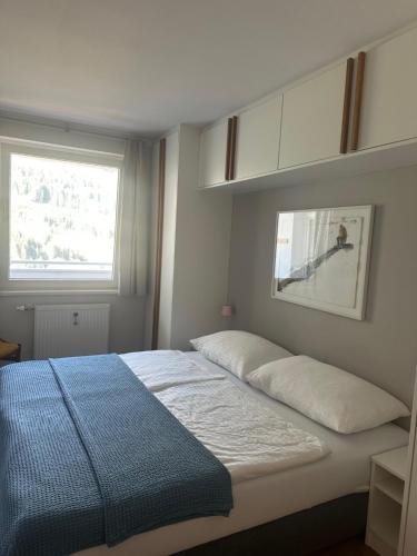 a bedroom with a bed and a window at Art & View - Apartment in Bad Gastein