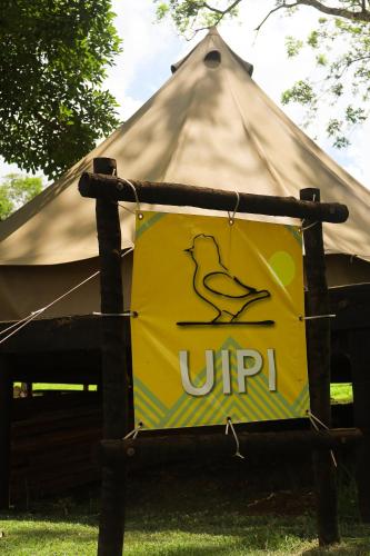 a sign in front of a teepee with a duck on it at Glamping do luxo - Tenda Curicaca in Delfinópolis