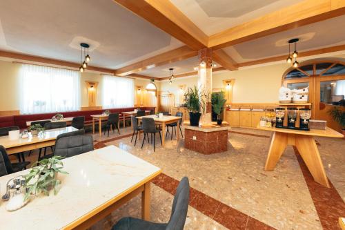 a restaurant with tables and chairs in a room at B&B Number 1 in Loipersdorf bei Fürstenfeld