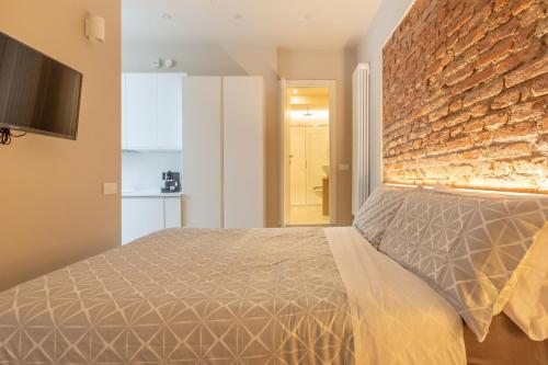 A bed or beds in a room at Raffinato e stylish monolocale milanese