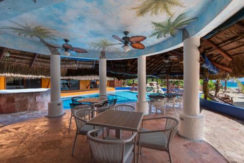 Restaurace v ubytování Bella Mar, Oceanfront Escape