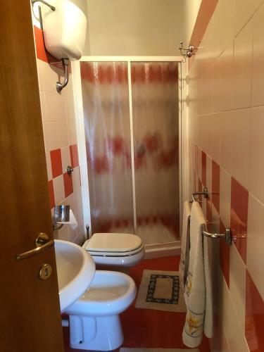 a bathroom with a toilet and a sink and a shower at Isola d'Elba - Le Case di Bart in Portoferraio