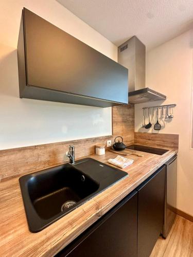 Kuchyň nebo kuchyňský kout v ubytování Appartement élégant pour deux