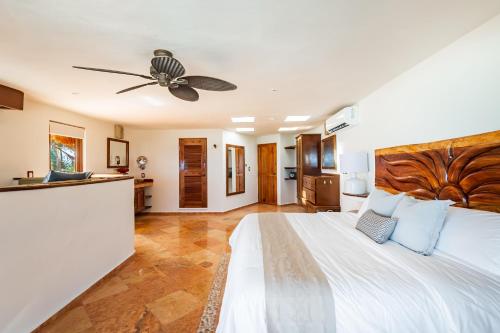Postel nebo postele na pokoji v ubytování Bella Mar, Oceanfront Escape