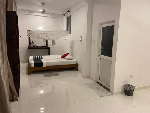 Ein Bett oder Betten in einem Zimmer der Unterkunft Manjari Villas Madiha