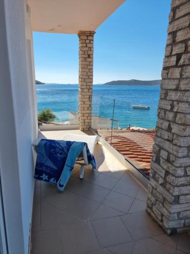 a room with a view of the ocean at VILLA LAURA in Grebaštica