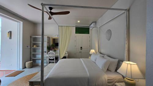 a bedroom with a bed and a room with a window at O - HO Boutique Home in Baan Tai