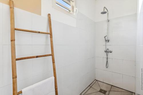 Un baño de Gîtes de Checheti