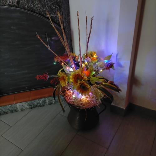 a vase filled with flowers sitting on the floor at B&B GabrielMary' in Scafa