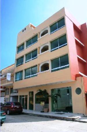 a building with a car parked in front of it at Hotel California in Tuxpan de Rodríguez Cano