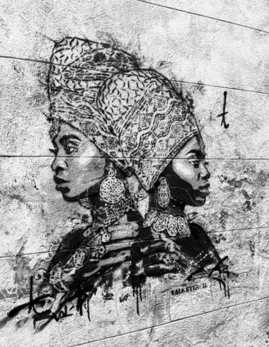 a drawing of two women on a wall at Belle maison familiale spacieuse à Dakar Sénégal HOME TERANGA in Dakar