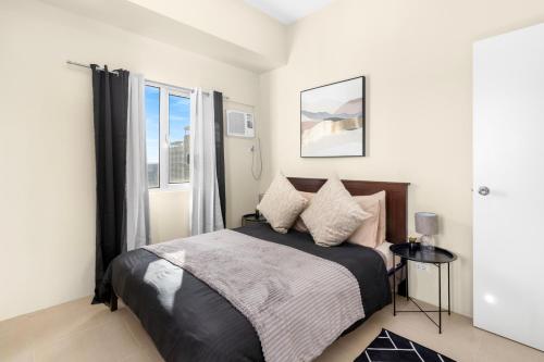 Giường trong phòng chung tại Skyline 1BR in Cebu IT park - Group Friendly
