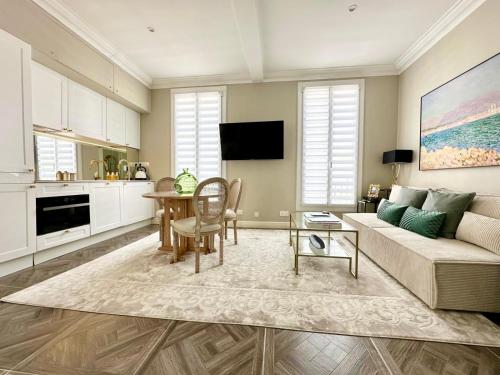 Magnifique 1 Chambres Plein Centre Juan les Pins 50m des Plages