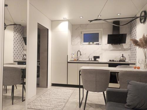 Η κουζίνα ή μικρή κουζίνα στο New and comfort apartments