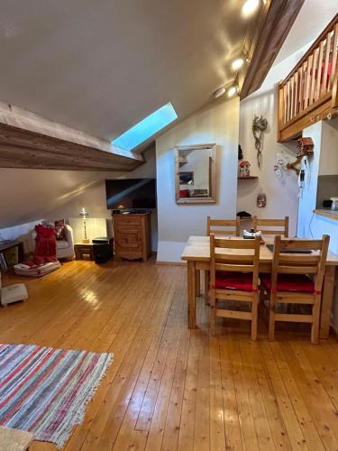 Zona de estar de Charmant appartement avec jolie vue