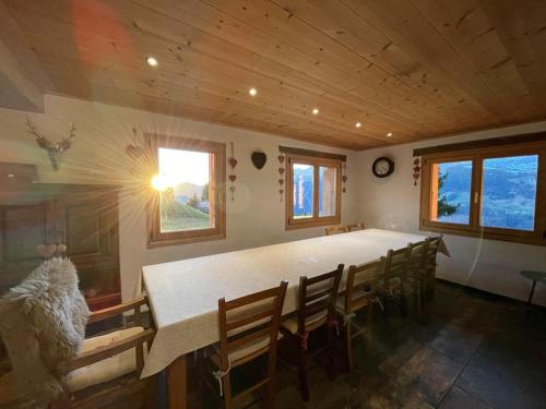 Gallery image of Chalet de caractère pour 12 pers, 165m², 5 chambres, cheminée, hammam, babyfoot, proche des Saisies. - FR-1-733-76 in Crest-Voland