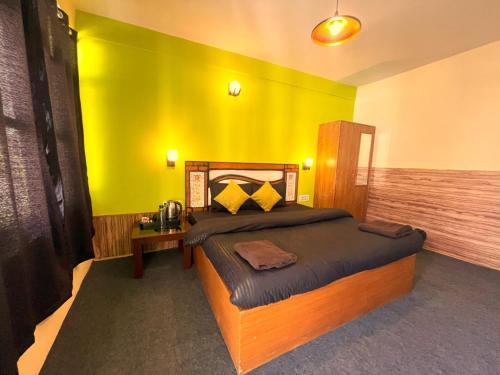Postel nebo postele na pokoji v ubytování Trippy Turtle Hostel