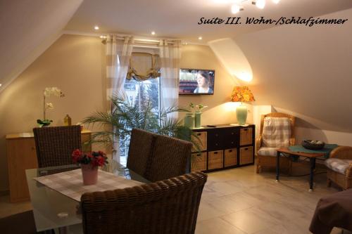 a living room with a table and chairs at Romantik Landhaus in Dresden