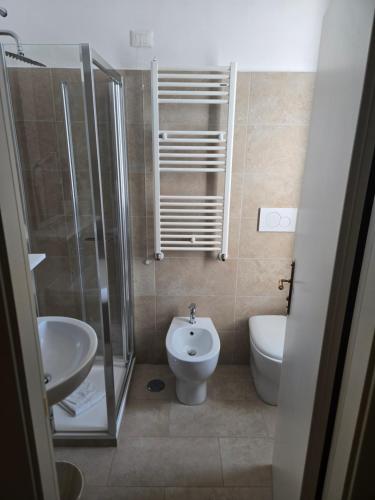 a bathroom with a shower and a toilet and a sink at Sourire Hotel in Rome