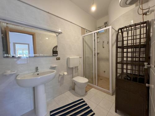 Ένα μπάνιο στο Villa Odetta - appartamento Ovest