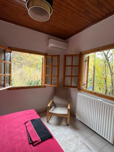 Ένα ή περισσότερα κρεβάτια σε δωμάτιο στο Forest view Aggeliki