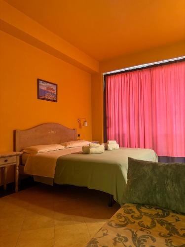 Postel nebo postele na pokoji v ubytování Hotel La Playa Blanca