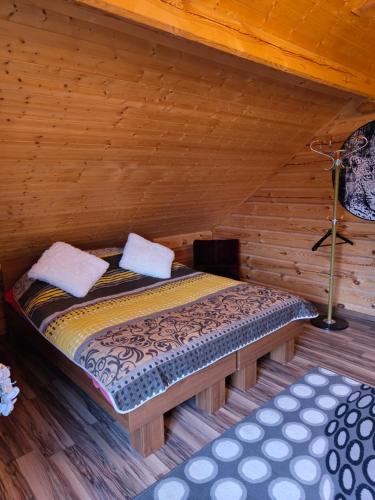Ένα ή περισσότερα κρεβάτια σε δωμάτιο στο Lake House Villa pas Eugenija
