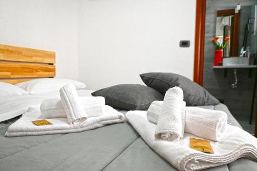 two towels sitting on top of a bed at La Casa di Apollo in Naples
