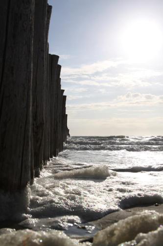 a view of the ocean from the shore at Studio 43 in Hollum