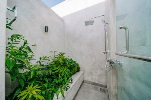 Ένα μπάνιο στο Kanga Villa