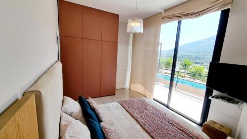 Fotografie z fotogalerie ubytování Maison moderne avec piscine centre Corse v Corte