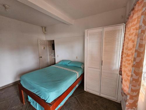 a small bedroom with a bed and a closet at Casablanca Bonfil #4 in Acapulco