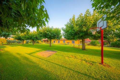 Κήπος έξω από το Agriturismo L'Elce